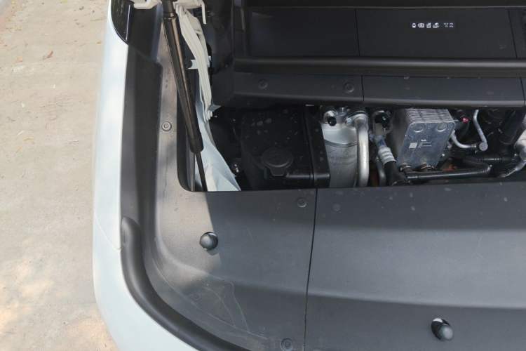 Used Li Auto MEGA 2025 Home Family Special Edition Engine Bay Right
