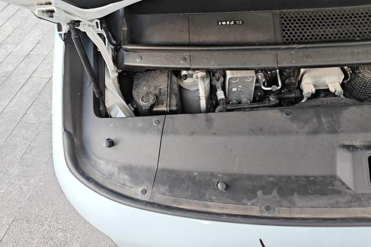 Used Li Auto MEGA 2025 Home Family Special Edition Engine Bay Right