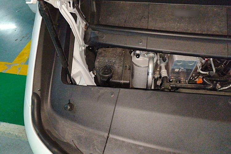 Used Li Auto MEGA 2025 Home Family Special Edition Engine Bay Right