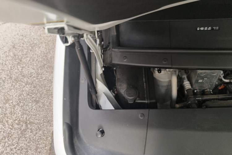 Used Li Auto MEGA 2025 Home Family Special Edition Engine Bay Right