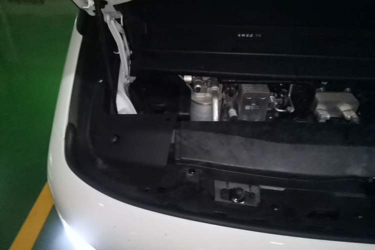 Used Li Auto MEGA 2025 Home Family Special Edition Engine Bay Right