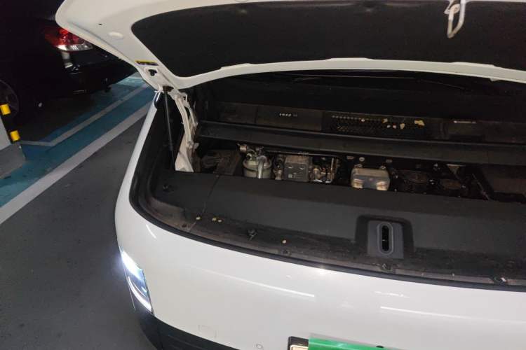 Used Li Auto MEGA 2025 Home Family Special Edition Engine Bay Right
