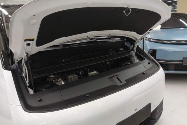 Used Li Auto MEGA 2025 Home Family Special Edition Engine Bay