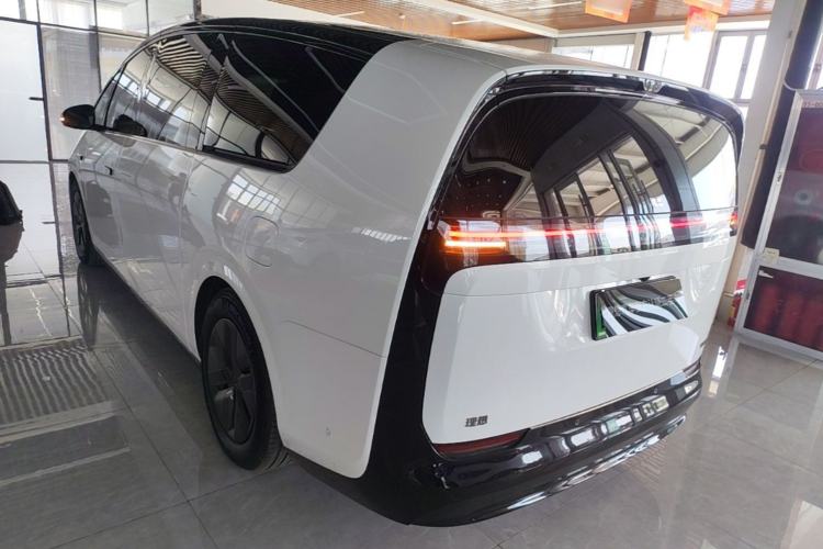 Used Li Auto MEGA 2025 Home Family Special Edition Exterior 2