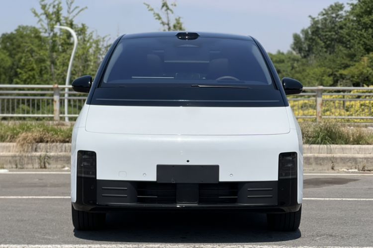 Used Li Auto MEGA 2025 Home Family Special Edition Exterior 2