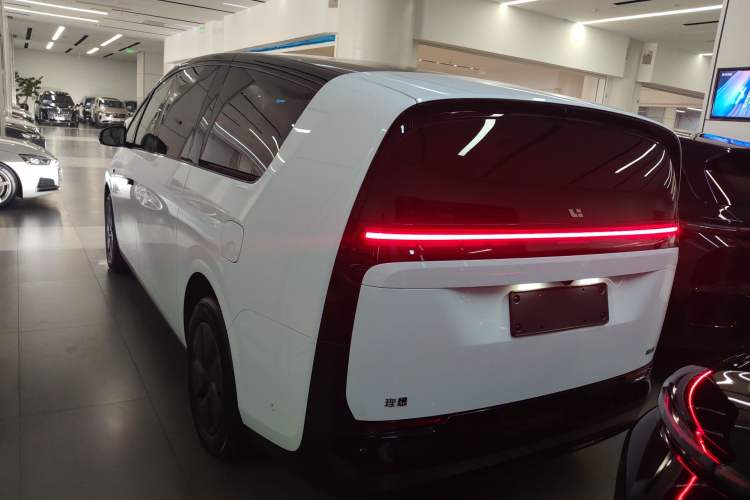 Used Li Auto MEGA 2025 Home Family Special Edition Exterior 2