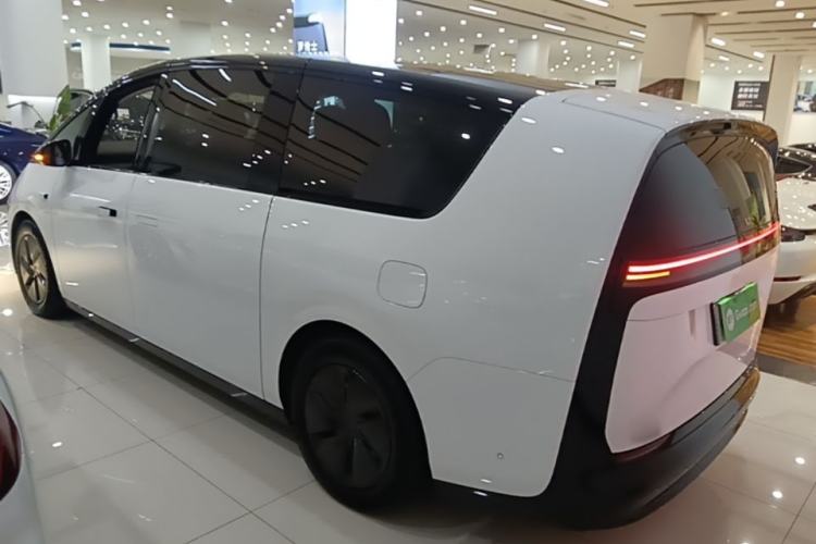 Used Li Auto MEGA 2025 Home Family Special Edition Exterior 2