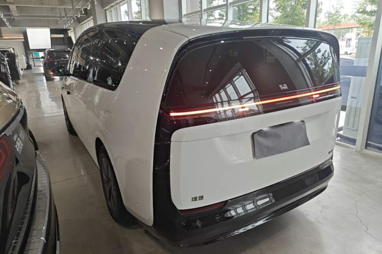 Used Li Auto MEGA 2025 Home Family Special Edition Exterior 2