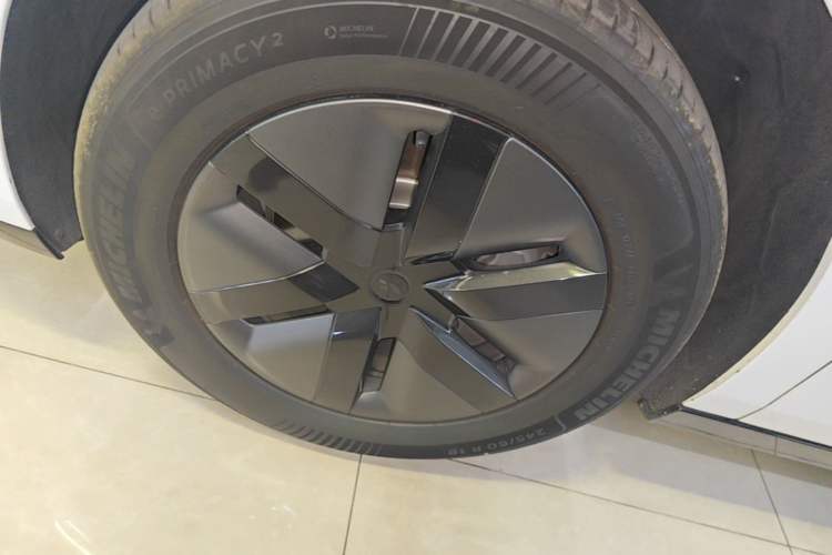 Used Li Auto MEGA 2025 Home Family Special Edition Exterior 3