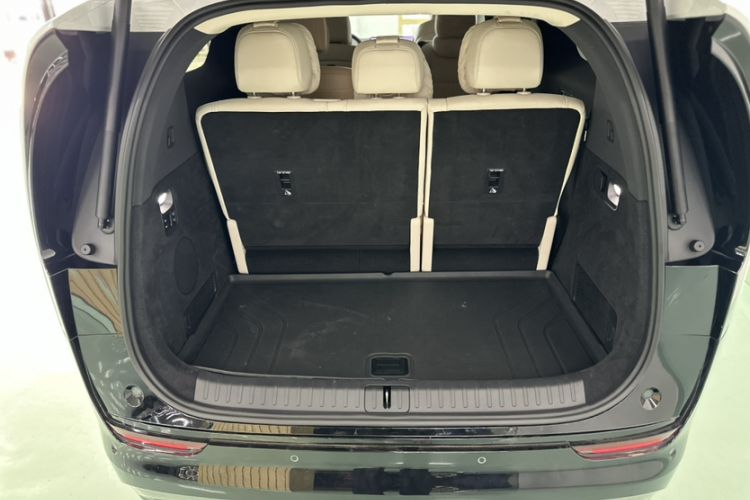 Used Li Auto MEGA 2025 Home Family Special Edition Exterior 3