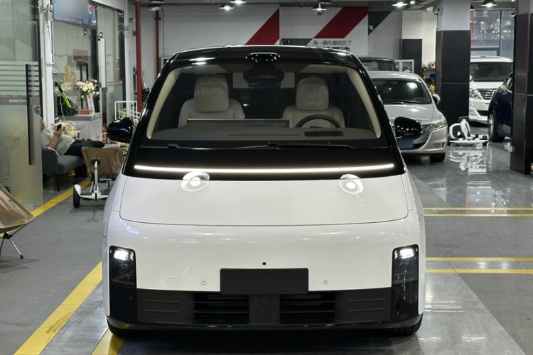 Used Li Auto MEGA 2025 Home Family Special Edition Exterior 3