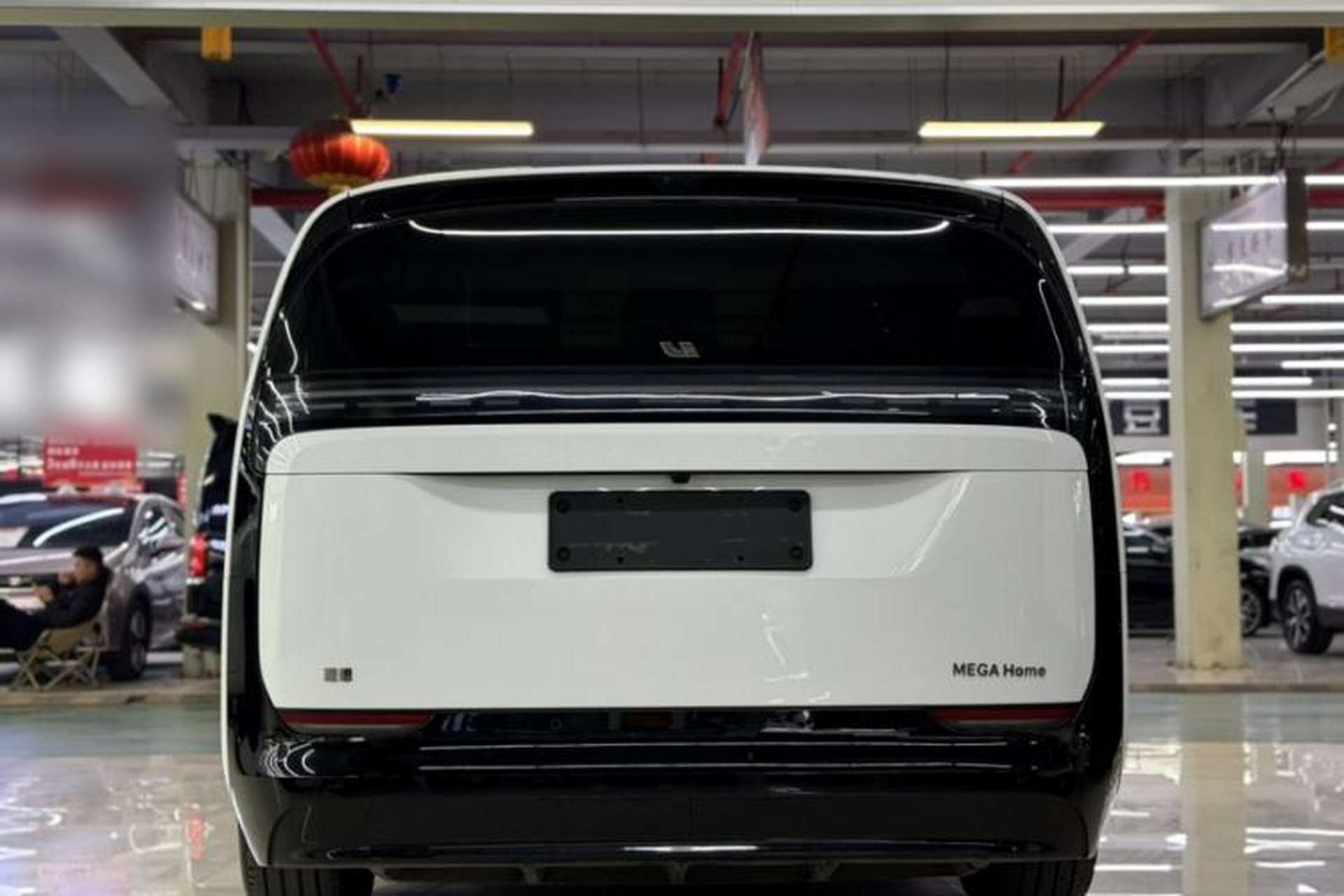 Used Li Auto MEGA 2025 Home Family Special Edition Exterior 3