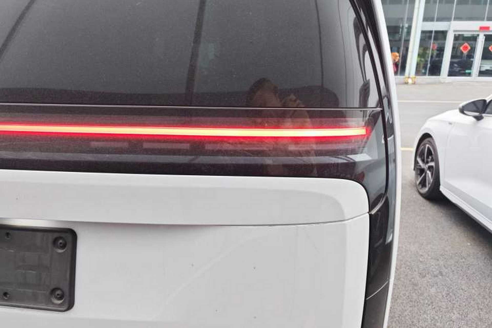 Used Li Auto MEGA 2025 Home Family Special Edition Exterior 3