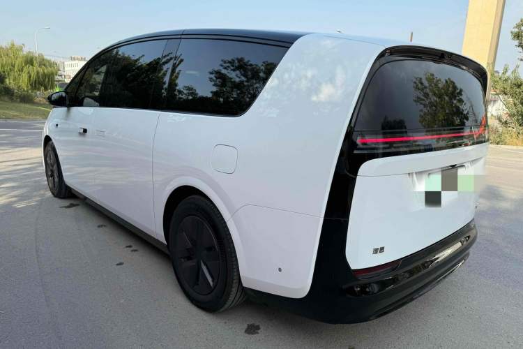 Used Li Auto MEGA 2025 Home Family Special Edition Exterior 3