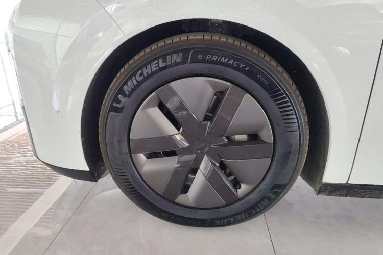 Used Li Auto MEGA 2025 Home Family Special Edition Exterior 4