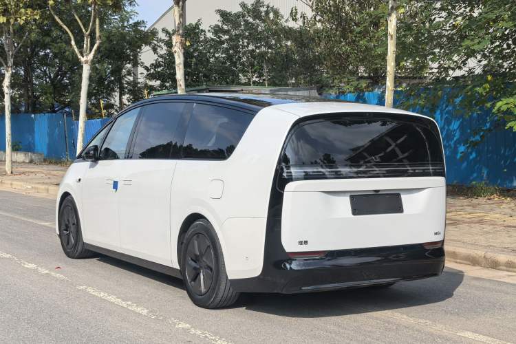 Used Li Auto MEGA 2025 Home Family Special Edition Exterior 4
