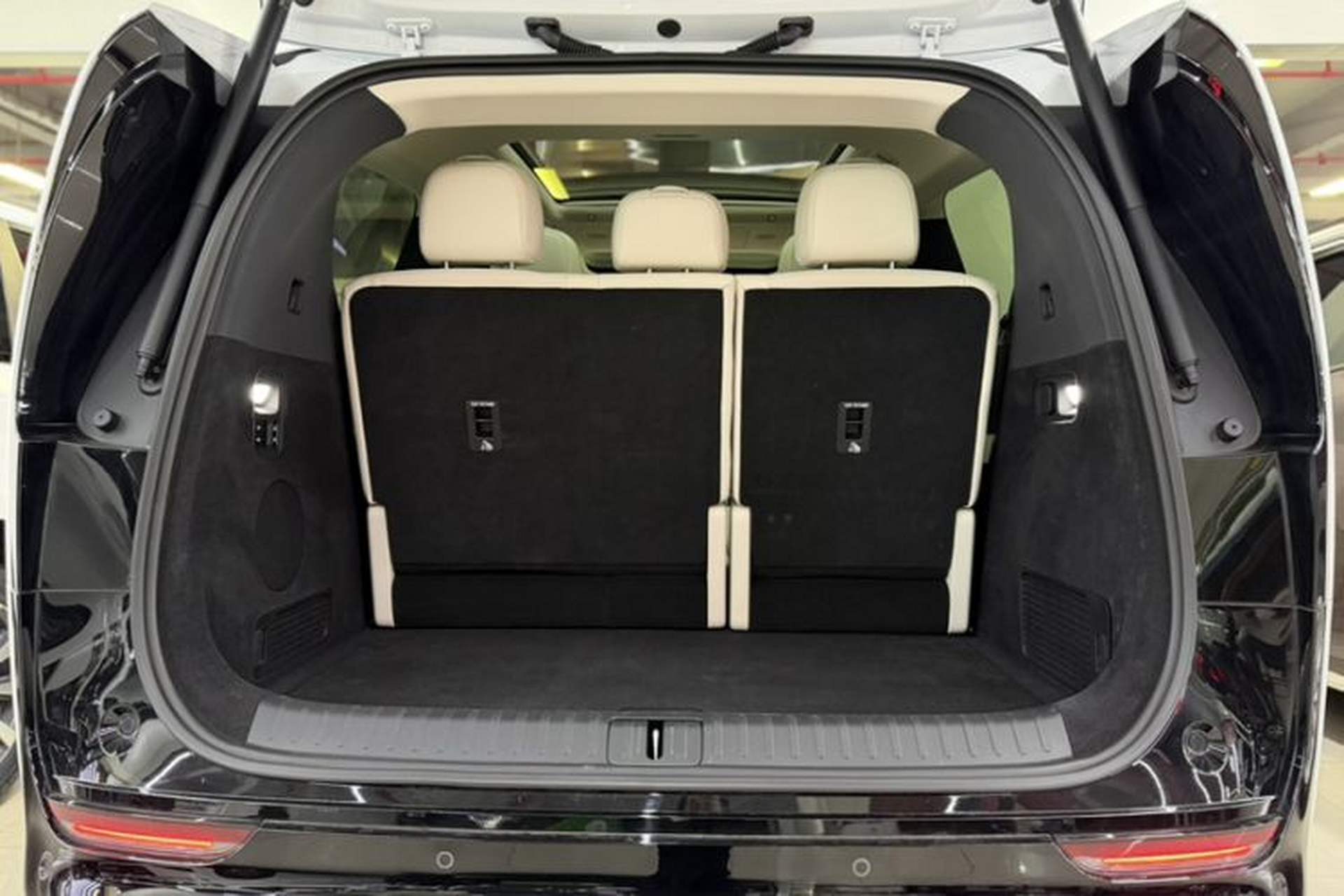 Used Li Auto MEGA 2025 Home Family Special Edition Exterior 4
