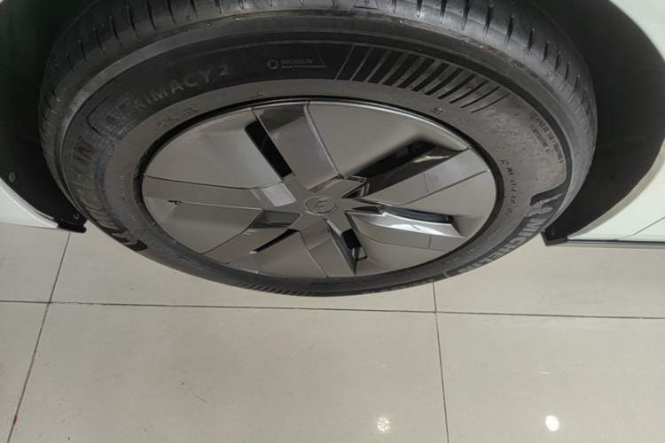 Used Li Auto MEGA 2025 Home Family Special Edition Exterior 4