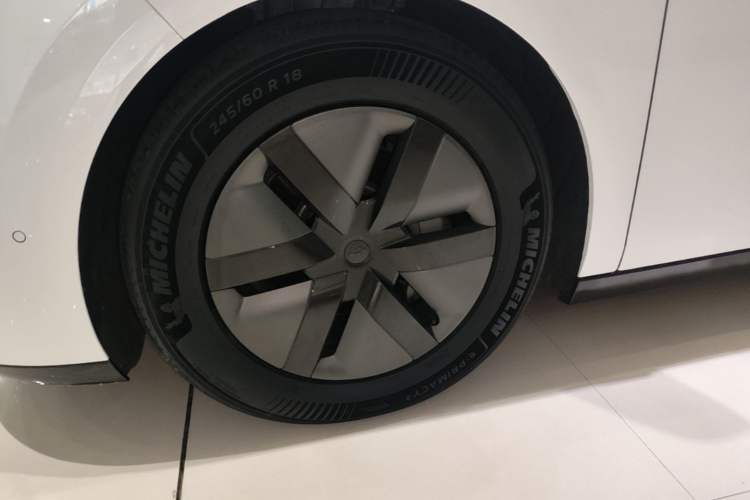 Used Li Auto MEGA 2025 Home Family Special Edition Exterior 4