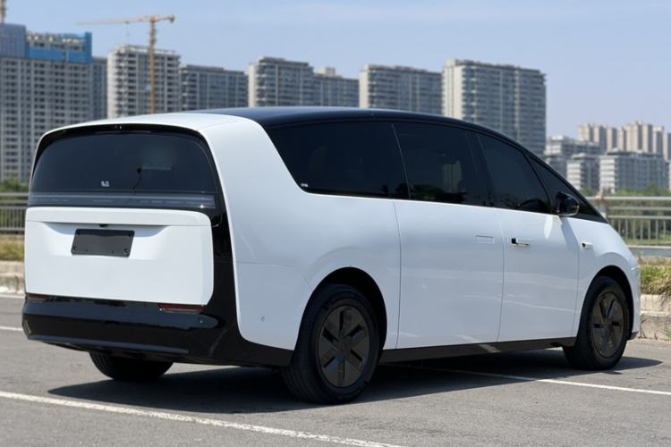 Used Li Auto MEGA 2025 Home Family Special Edition Exterior 5