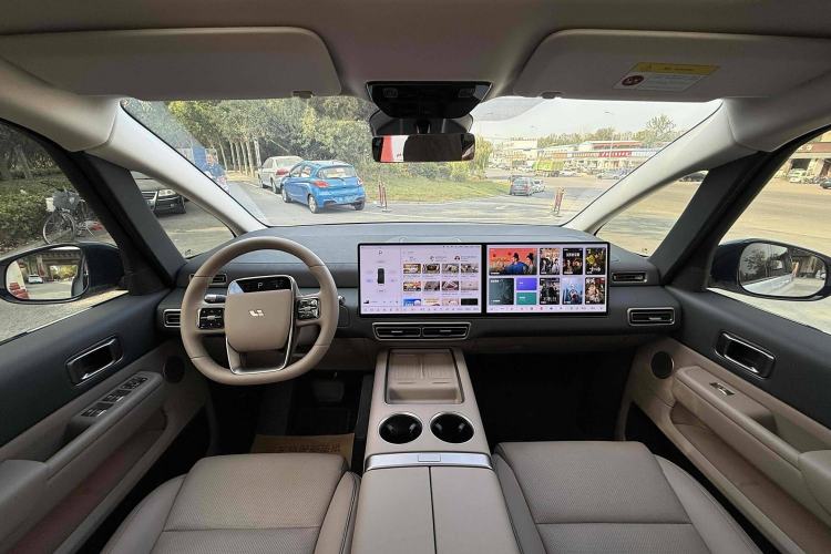 Used Li Auto MEGA 2025 Home Family Special Edition Exterior 6