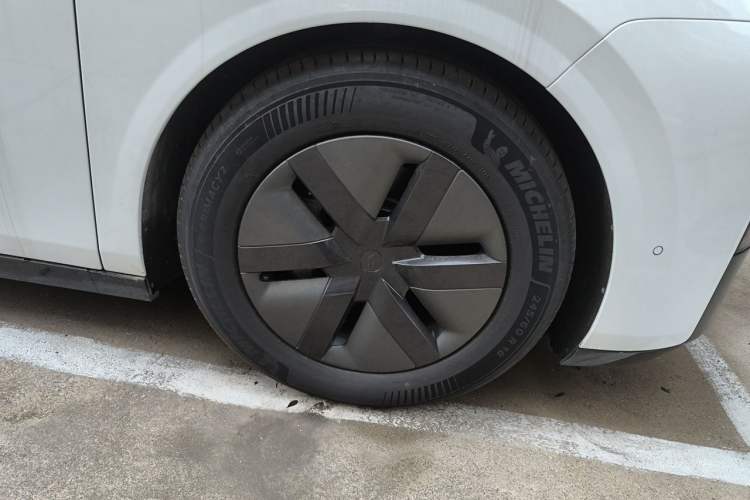 Used Li Auto MEGA 2025 Home Family Special Edition Exterior 7
