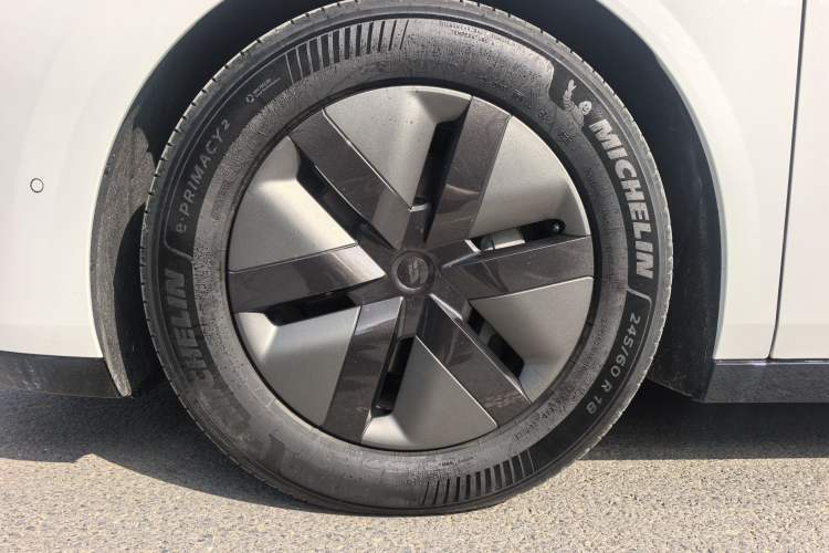 Used Li Auto MEGA 2025 Home Family Special Edition Exterior 8