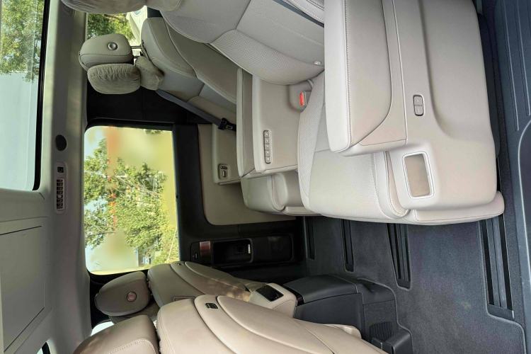 Used Li Auto MEGA 2025 Home Family Special Edition Exterior 8