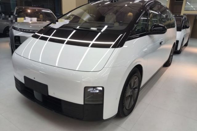 Li Auto MEGA 2025 Home Family Special Edition de segunda mano