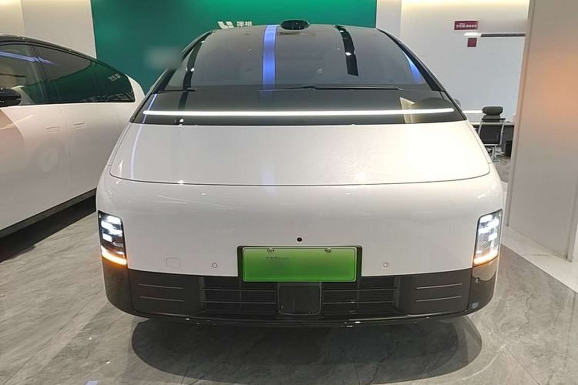 Used Li Auto MEGA 2025 Home Family Special Edition Front