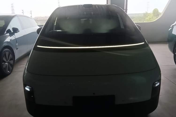Used Li Auto MEGA 2025 Ultra Smart Refreshed Edition Front