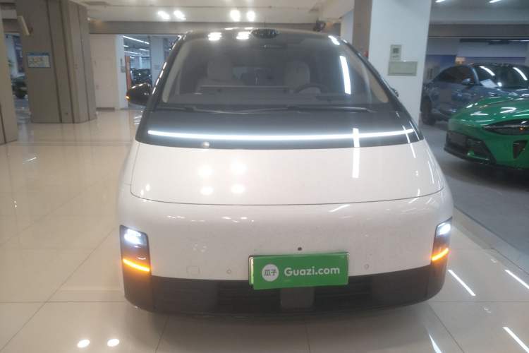 Used Li Auto MEGA 2025 Home Family Special Edition Front