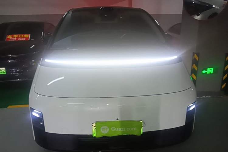 Used Li Auto MEGA 2025 Home Family Special Edition Front