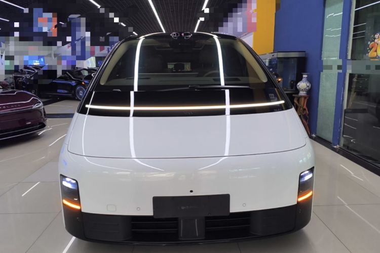 Used Li Auto MEGA 2025 Home Family Special Edition Front
