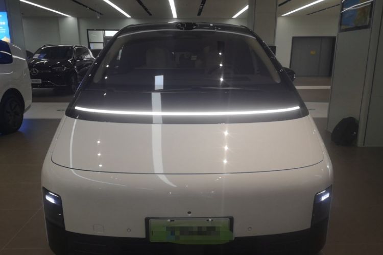 Used Li Auto MEGA 2025 Home Family Special Edition Front