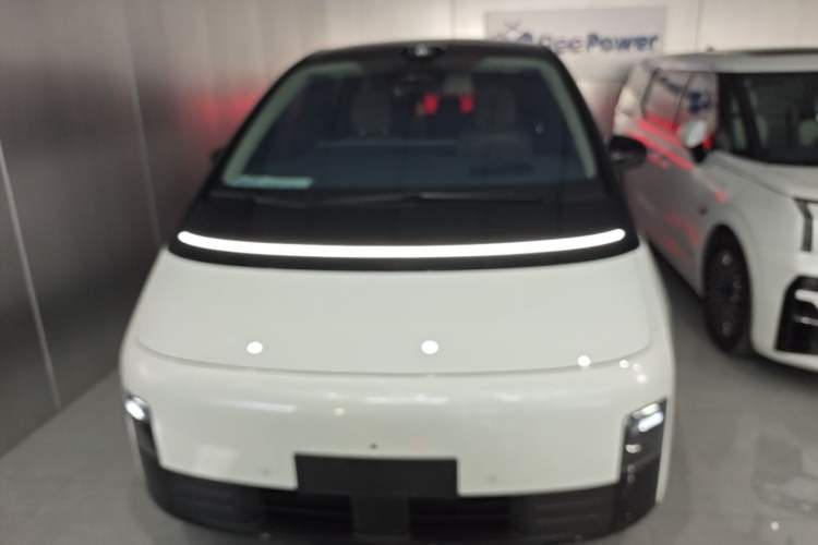 Used Li Auto MEGA 2025 Ultra Smart Refreshed Edition Front