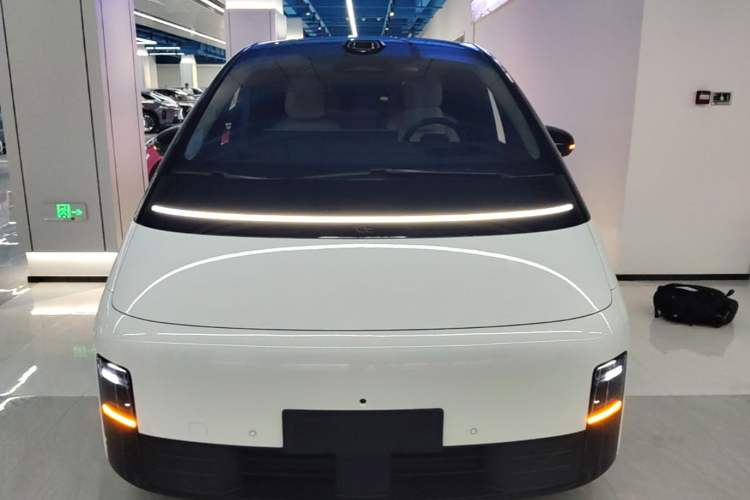 Used Li Auto MEGA 2025 Home Family Special Edition Front