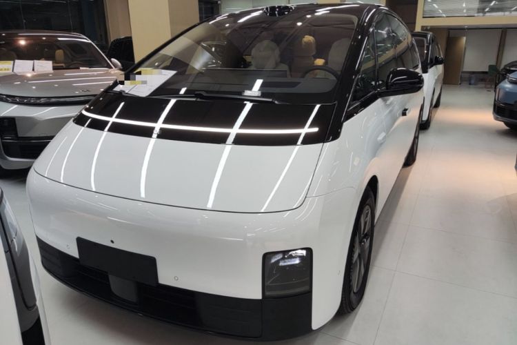 Used Li Auto MEGA 2025 Home Family Special Edition Front