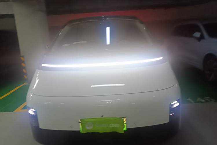 Used Li Auto MEGA 2025 Home Family Special Edition Front