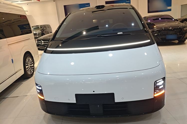 Used Li Auto MEGA 2025 Home Family Special Edition Front