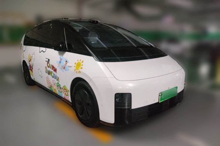 Used Li Auto MEGA 2025 Home Family Special Edition Front Right 45 Deg