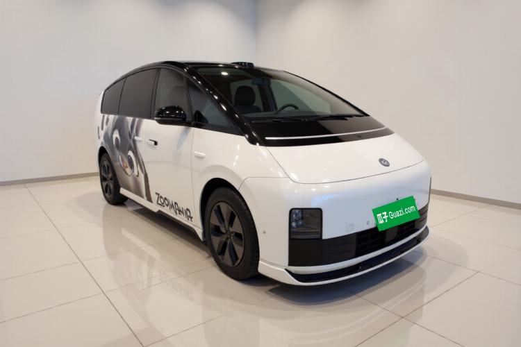 Used Li Auto MEGA 2025 Home Family Special Edition Front Right 45 Deg