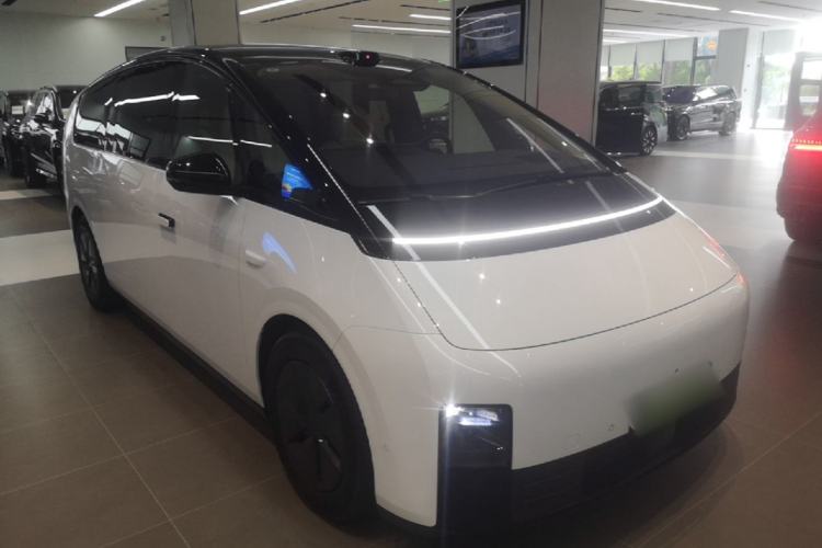 Used Li Auto MEGA 2025 Home Family Special Edition Front Right 45 Deg