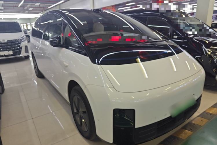 Used Li Auto MEGA 2025 Home Family Special Edition Front Right 45 Deg