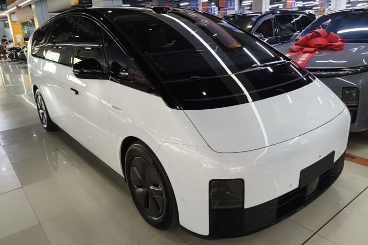 Used Li Auto MEGA 2025 Home Family Special Edition Front Right 45 Deg