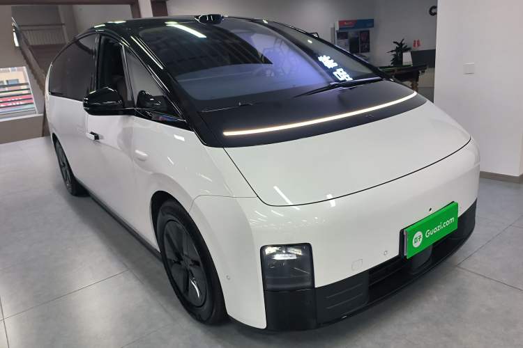 Used Li Auto MEGA 2025 Home Family Special Edition Front Right 45 Deg