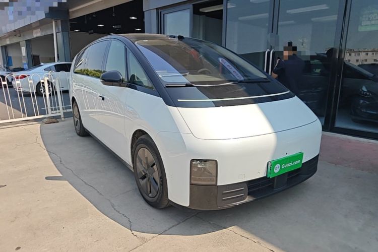 Used Li Auto MEGA 2025 Home Family Special Edition Front Right 45 Deg