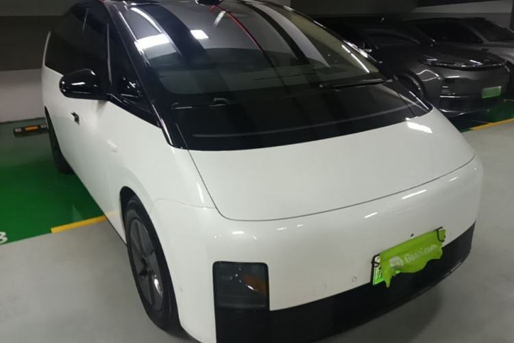 Used Li Auto MEGA 2025 Home Family Special Edition Front Right 45 Deg