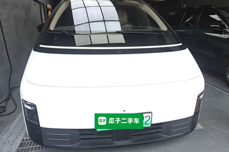 Used Li Auto MEGA 2025 Home Family Special Edition Front
