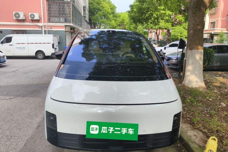 Used Li Auto MEGA 2025 Home Family Special Edition Front